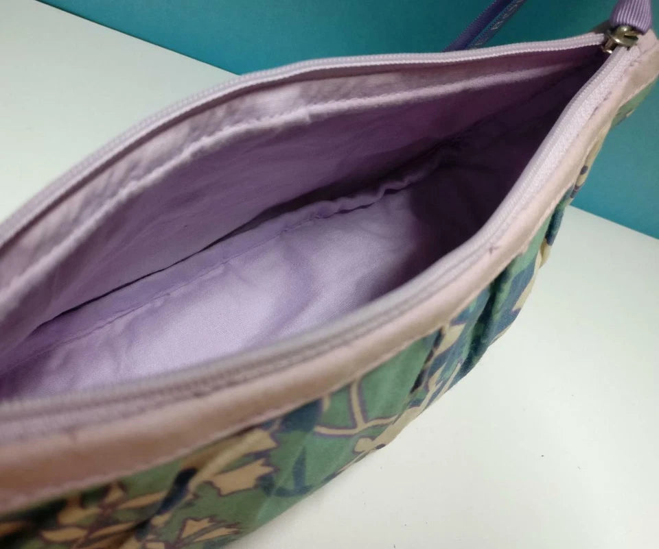 CH888 Singapore 2007 The Body Shop Blue Cosmetic Floral Fabric Pouch (G018)