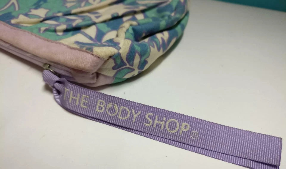 CH888 Singapore 2007 The Body Shop Blue Cosmetic Floral Fabric Pouch (G018)