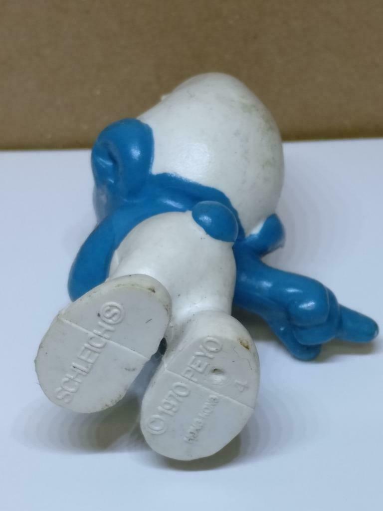 Vintage The Smurfs Laughing Smurf Miniature Figurine 1970Peyo Hong Kong x1 A1778