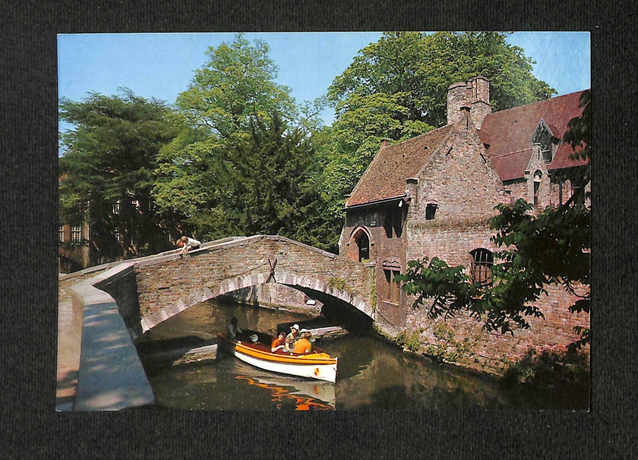 LUCKYPIGEON Brugge Canal Boat Tour Tourists Bridge Building Postcard (C1766)