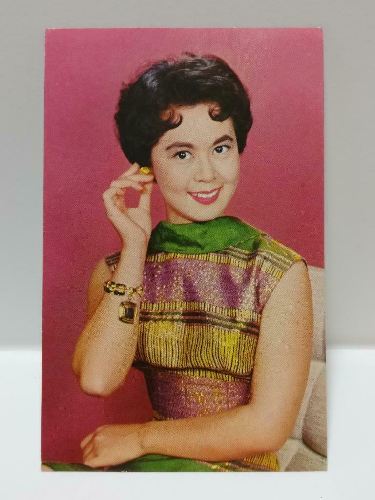 Vintage Hong Kong China Chinese Actress Retro Photo Card F/S (P166)