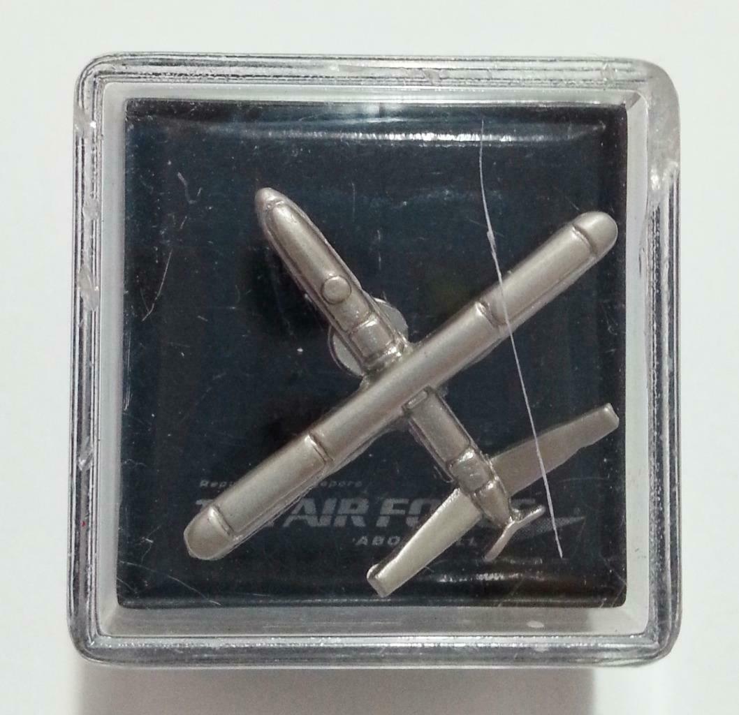 Rare Singapore Air Force Airplane Silver Tone Pin Badge F/S (A212)