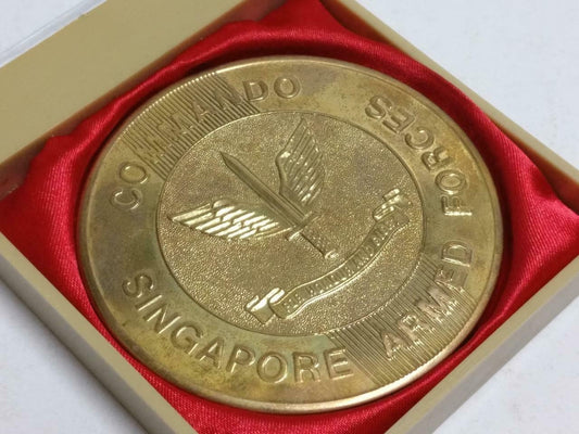 1993 Singapore Armed Forces Commando Swimming Gold Tone Medal w/ Case  (C100)