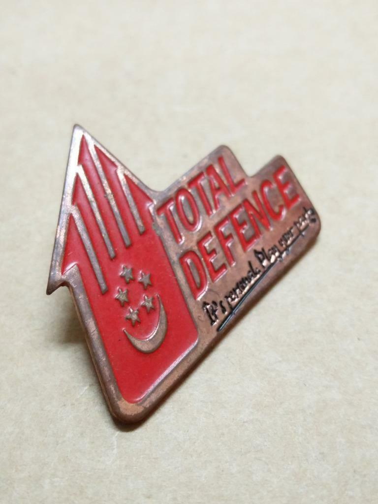 Vintage Singapore Total Defence Rare 1st First Issue Pin Badge (B556)