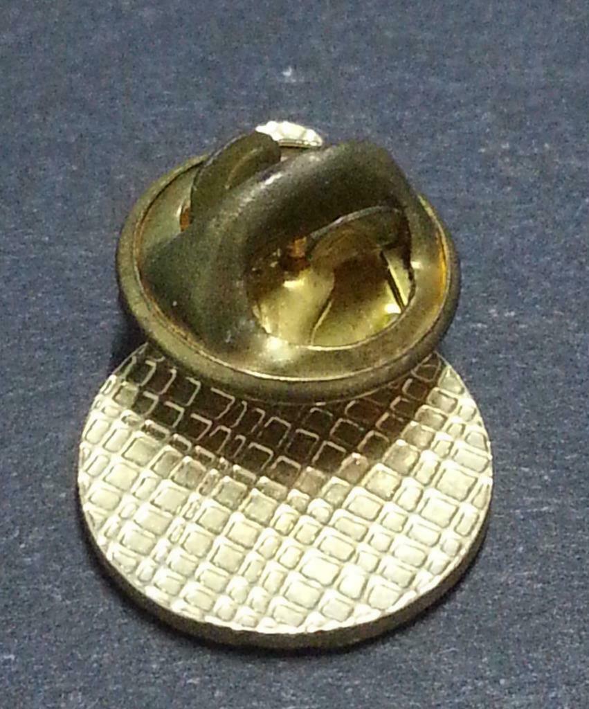 Vintage Singapore Changi Airport Control Tower Gold Plated Pin Badge F/S (B271)