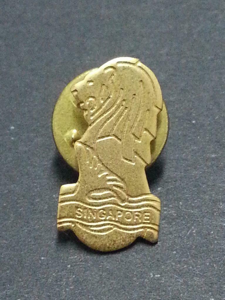 Singapore Merlion Gold Color Mini Pin Badge (B251)
