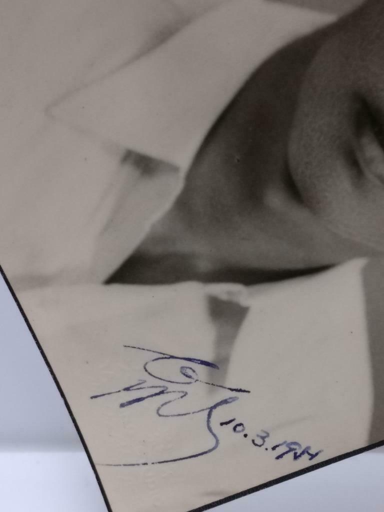 Vintage China HK Chinese Handsome Actor Studio Signed Autograph B&W Photo (P259)
