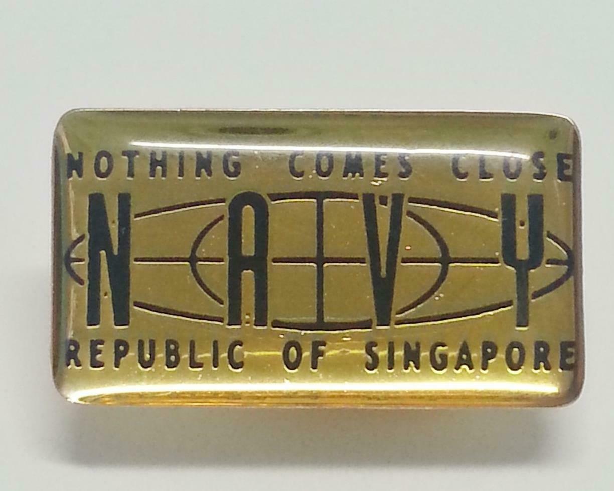 Rare NAVY Republic of Singapore Mini Pin Badge F/S (B129)