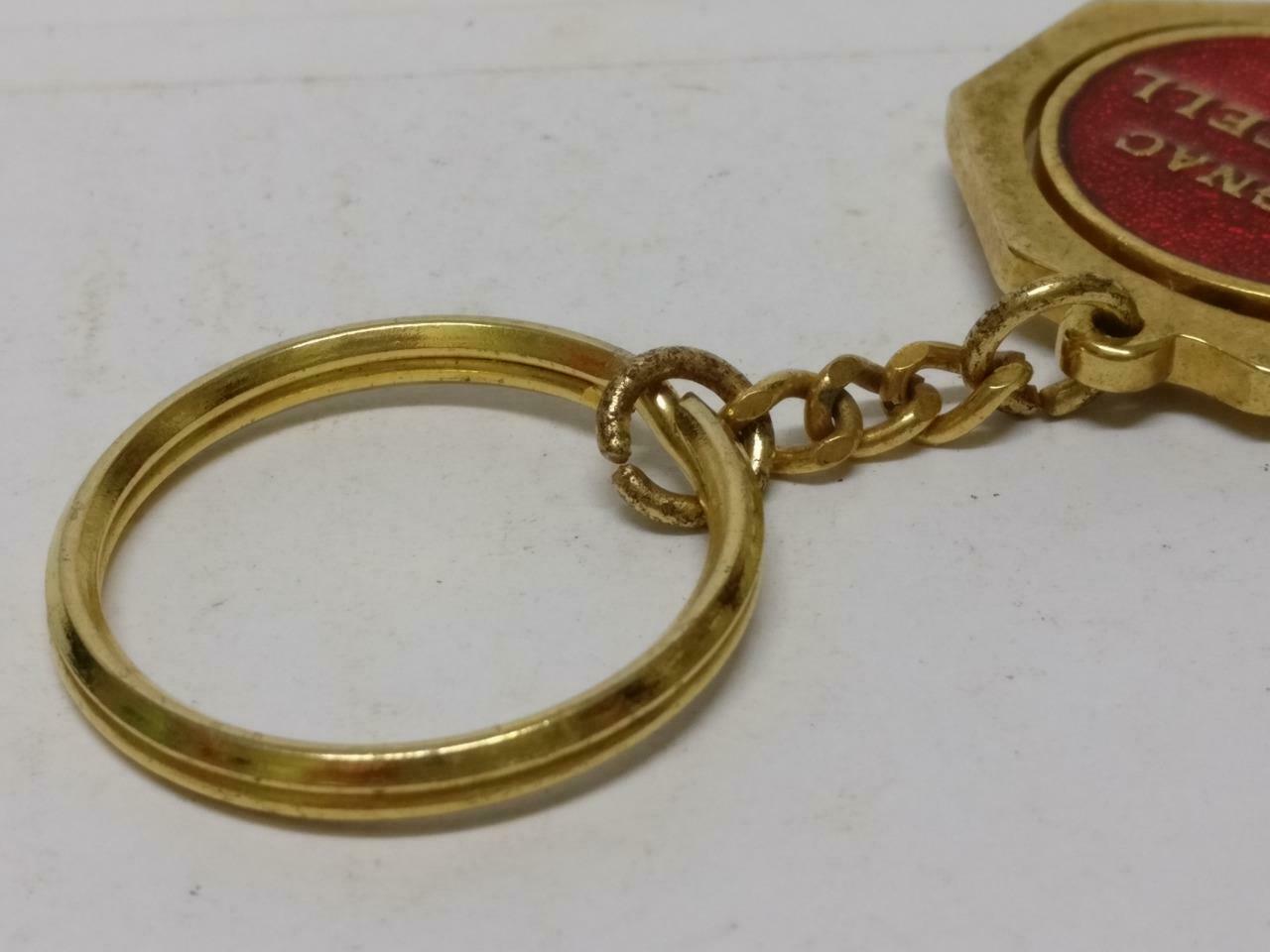 LP888 Vintage Cognac Martell 1715 Brandy Cow Ox Gold Tone Metal Keychain keyring B715