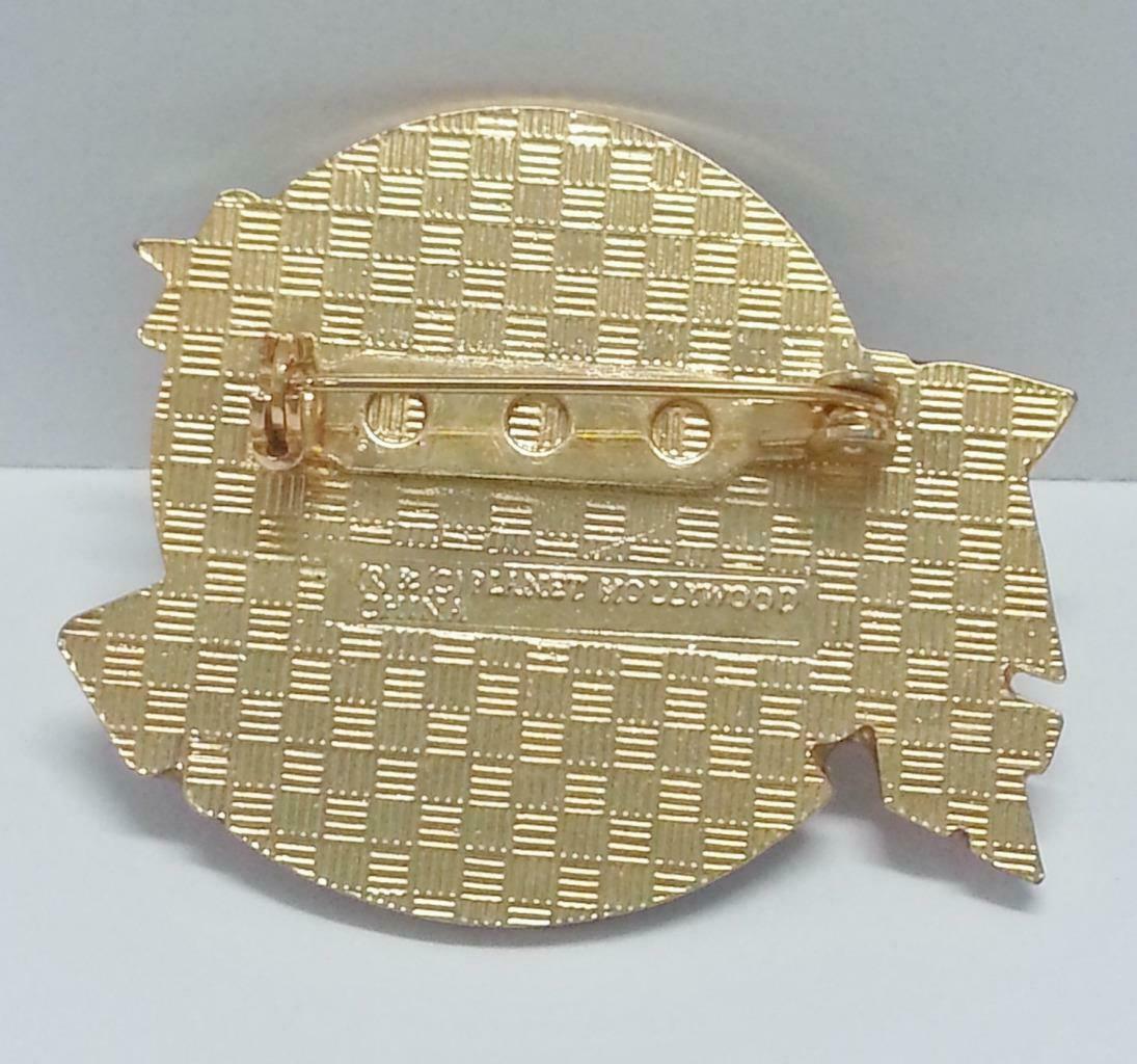 Rare Vintage Planet Hollywood HONG KONG China Gold Tone Pin Badge Star F/S B116