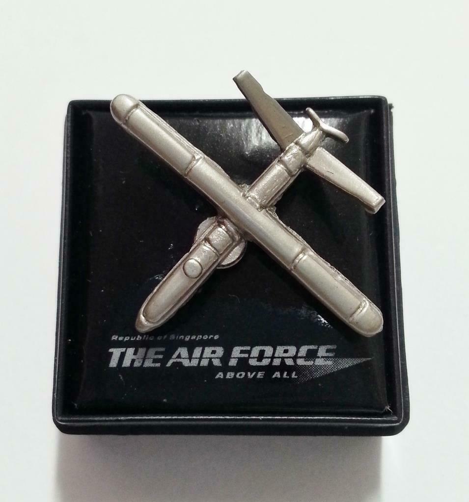 Rare Singapore Air Force Airplane Silver Tone Pin Badge F/S (A212)