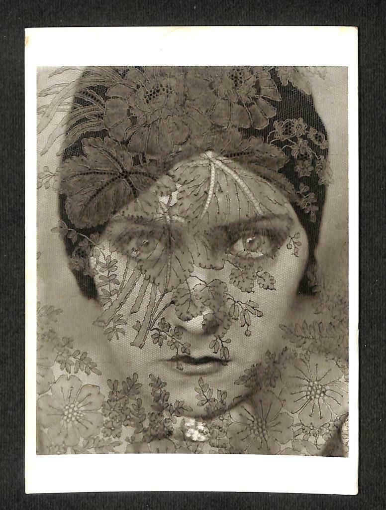 LUCKYPIGEON Gloria Swason New York Woman Lace Head Wrap Postcard (C1654)