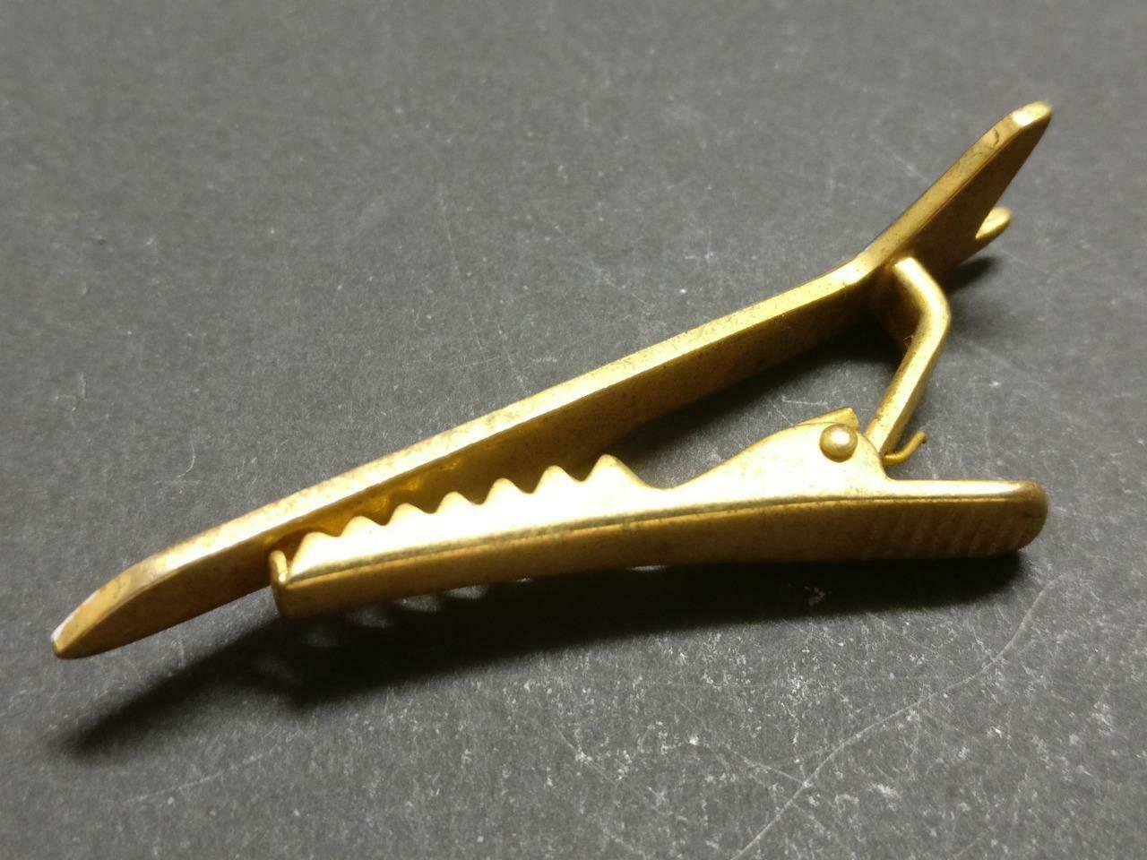 Vintage China Southern Airlines Airplane Gold Tone Tie Pin Clip Souvenir B862