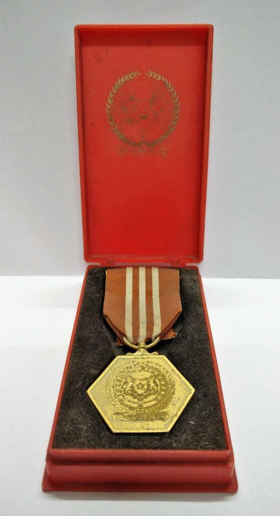 Mega Rare Vintage Singapore Armed Forces Good Service Lion Medal w/ Box (A1559)