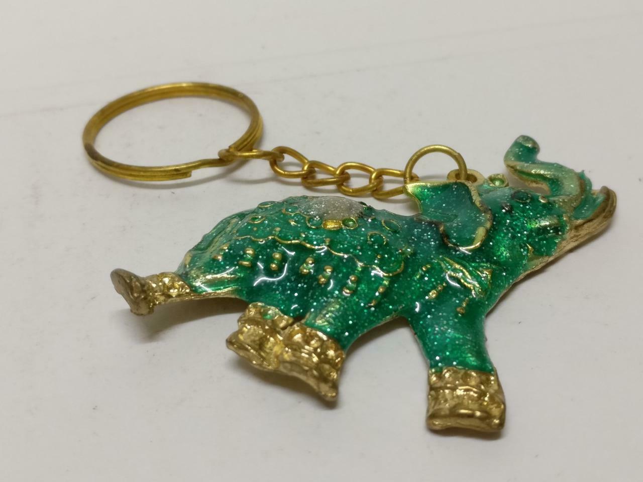 LP888 Rare Vintage Thailand Elephant Green Gold Tone Metal Keychain Souvenir (B708)
