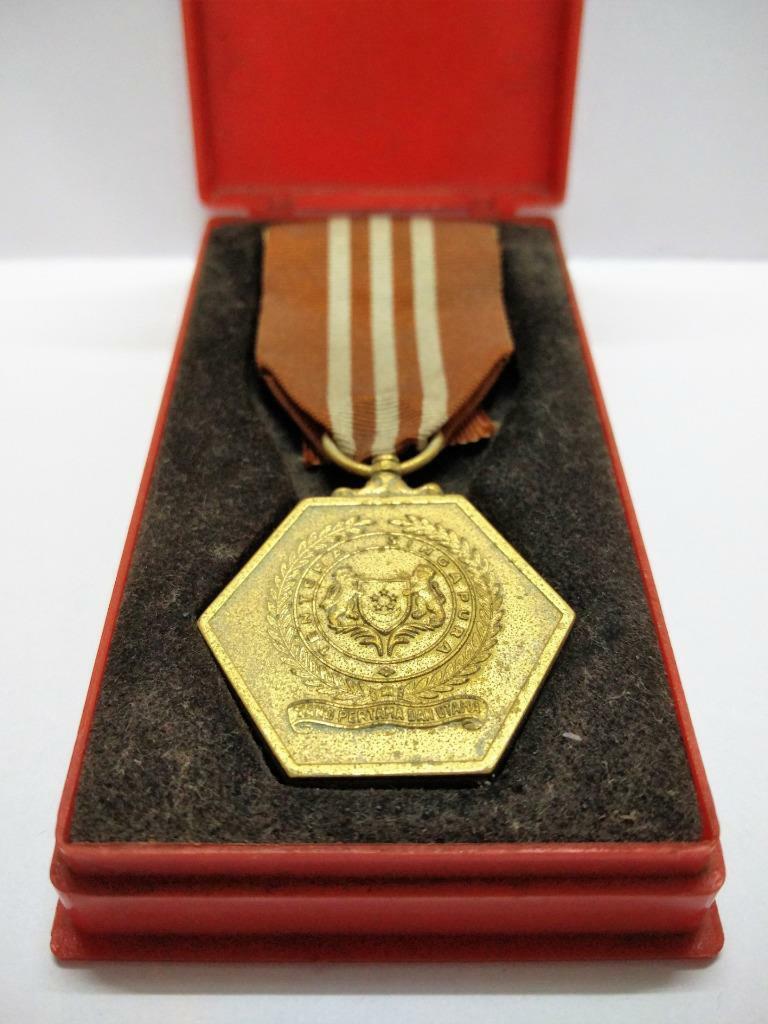 Mega Rare Vintage Singapore Armed Forces Good Service Lion Medal w/ Box (A1559)