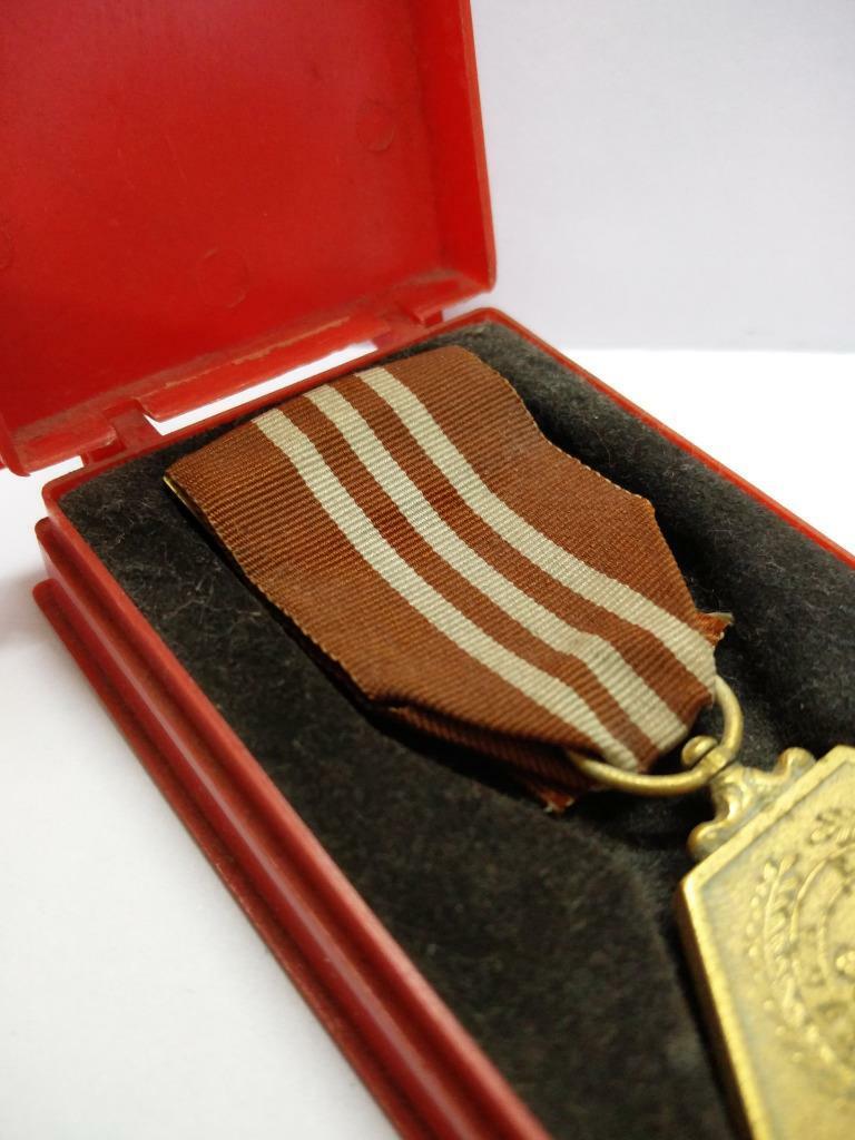 Mega Rare Vintage Singapore Armed Forces Good Service Lion Medal w/ Box (A1559)