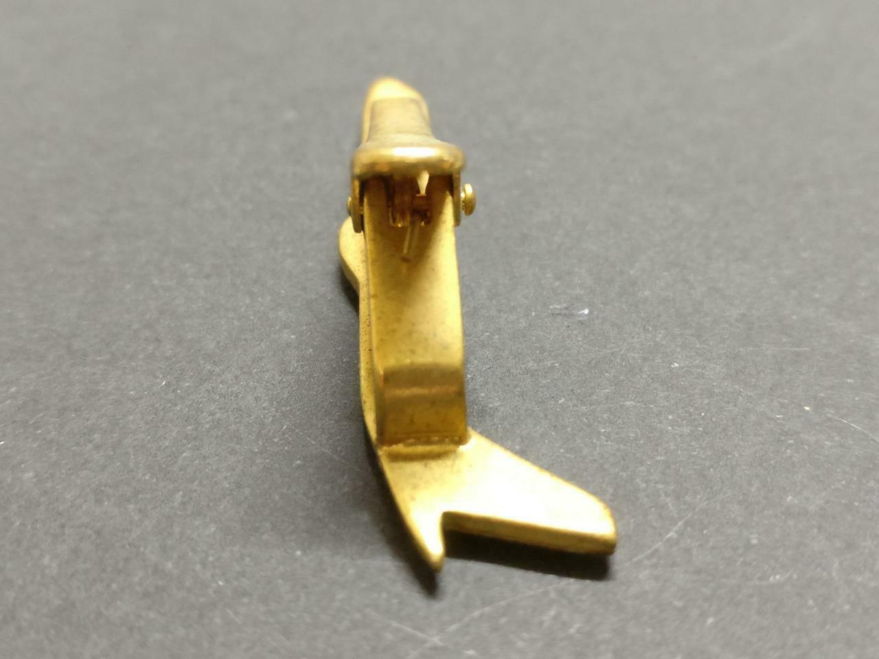 Vintage China Southern Airlines Airplane Gold Tone Tie Pin Clip Souvenir B862