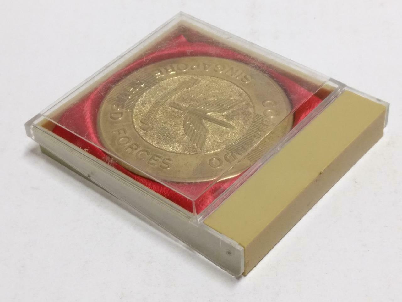1993 Singapore Armed Forces Commando Swimming Gold Tone Medal w/ Case (C100)