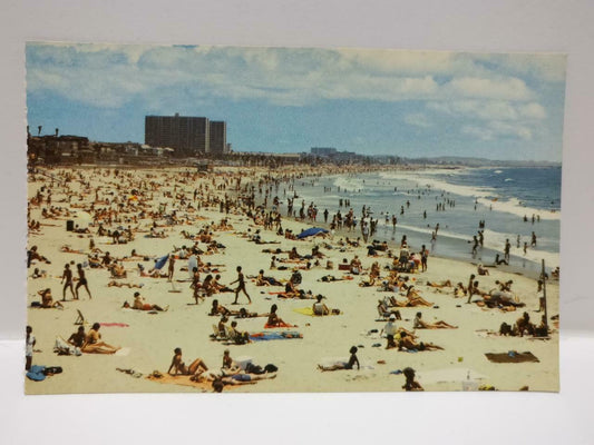 VTG Santa Monica California Pacific Surf Beach Crowded Color USA Postcard (P626)