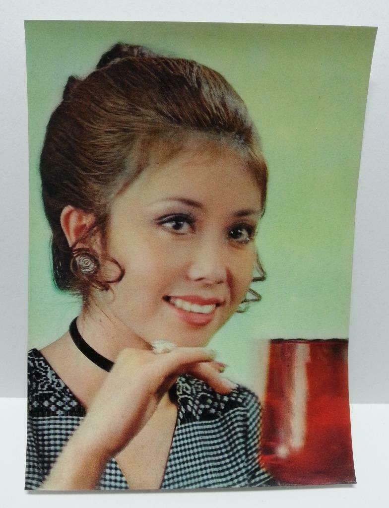 Beautiful Pretty Lady Winking 3D Lenticular Postcard (AC049)