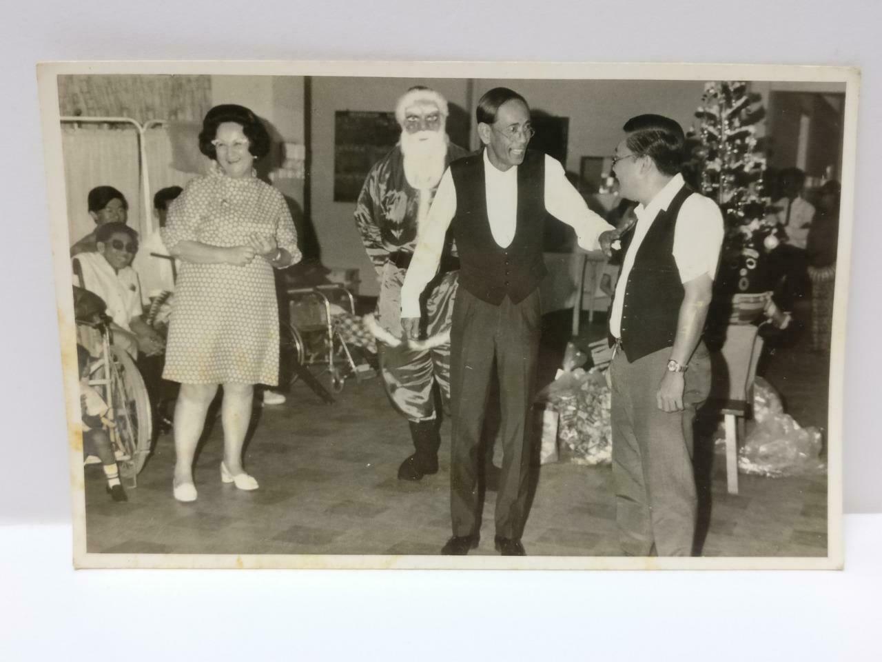 Vintage Asian Chinese Enjoy Christmas Happy Moment Santa Claus B&W Photo (P280)