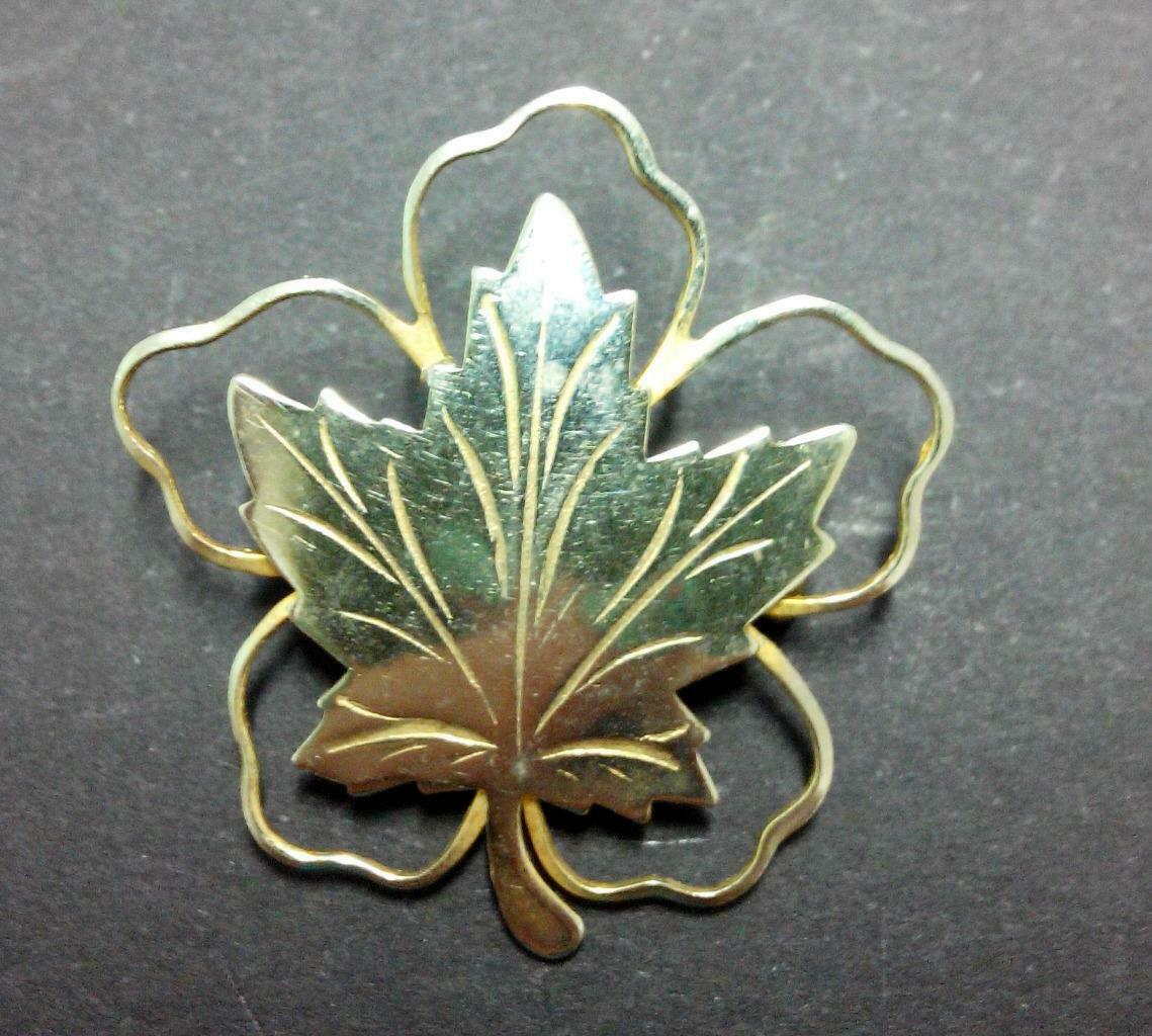 Vintage Unique Maple Leaf Metal Pin Badge F/S (B247)