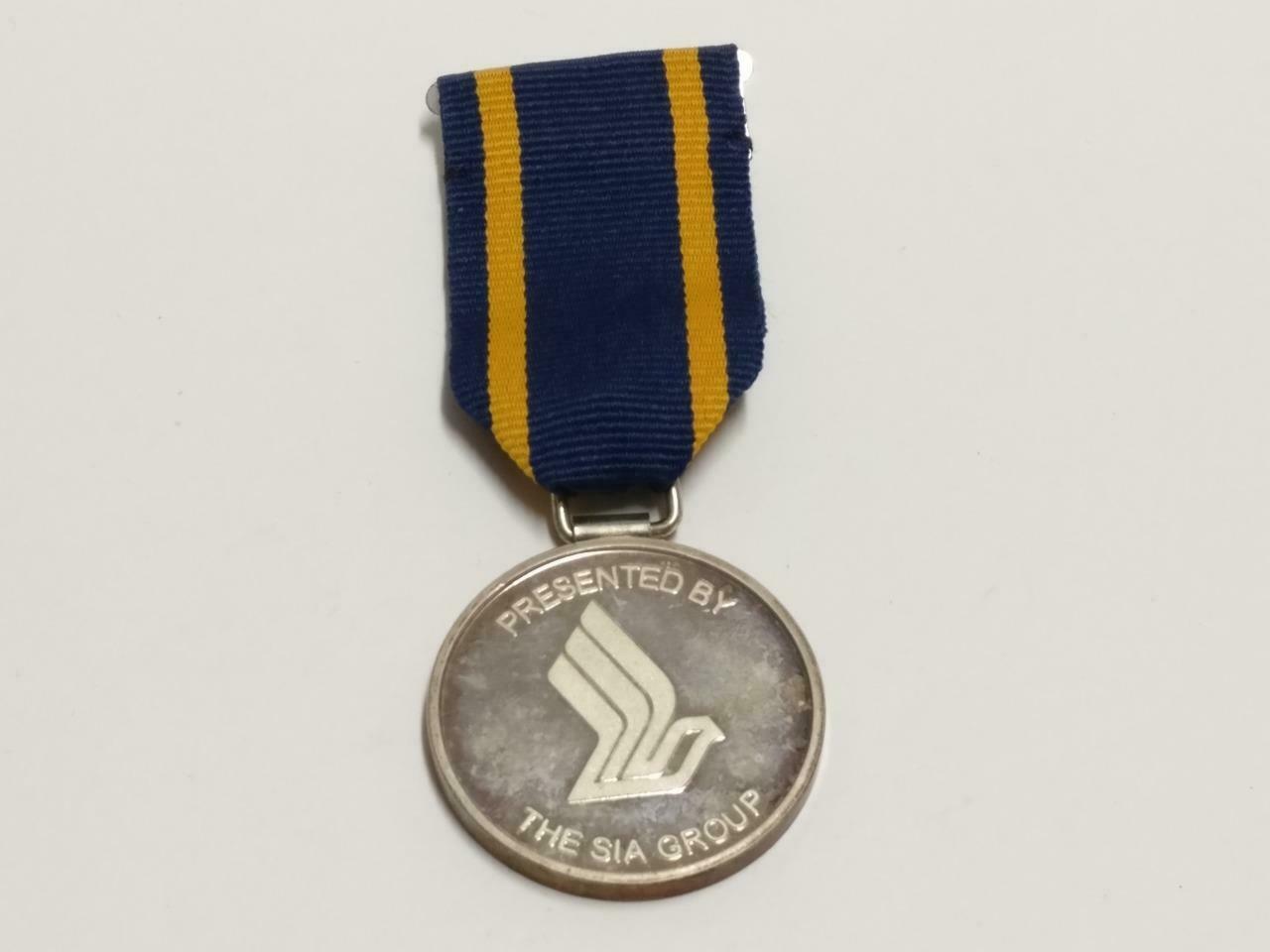 Rare Singapore Airlines SIA Long Service Award 30 Years Medal Pin Badge (C069)