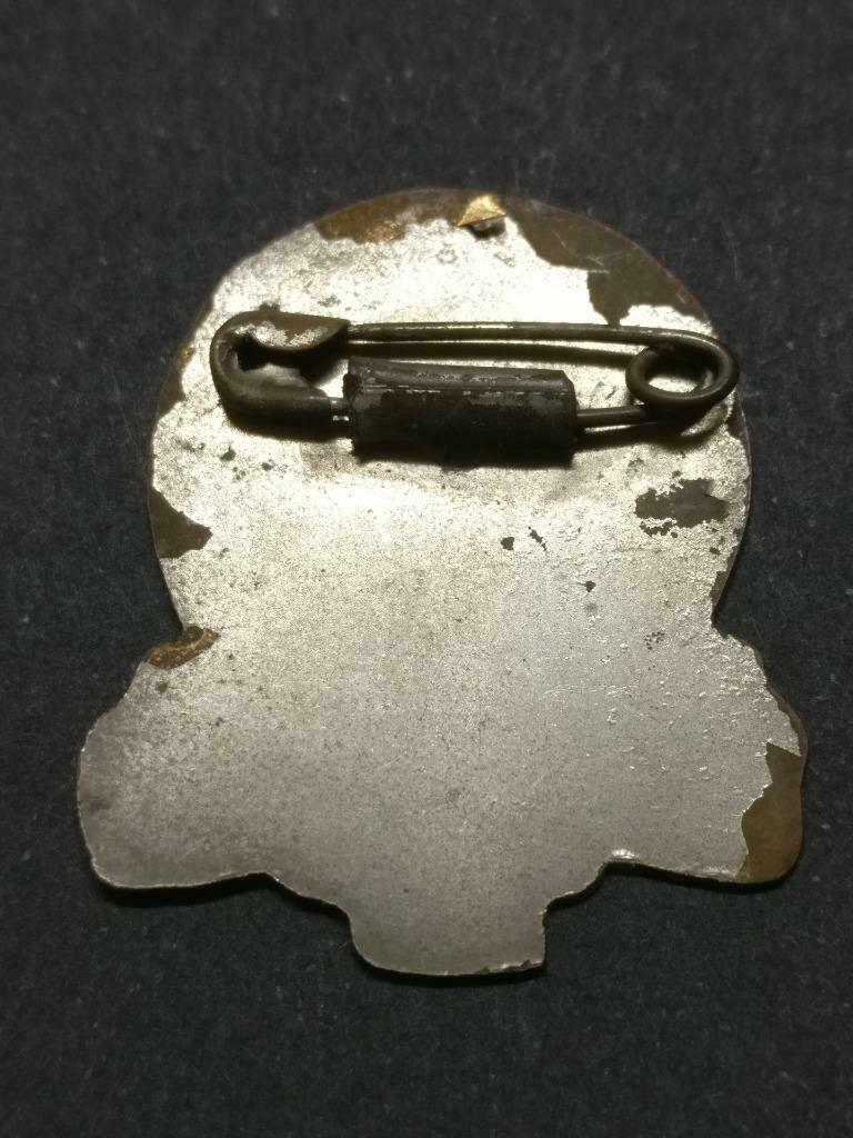 LP888 Vintage TG. KG. Singapore Tanjong Katong Secondary School Pin Badge F/S B919