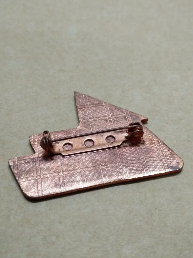 Vintage Singapore Total Defence Rare 1st First Issue Pin Badge (B556)