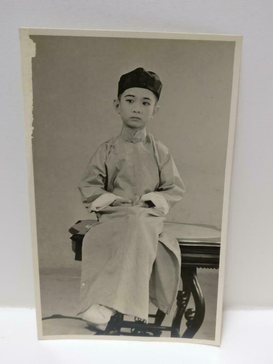 Vintage Asian Chinese Boy In Traditional Wear Studio Portrait B&W Postcard P287