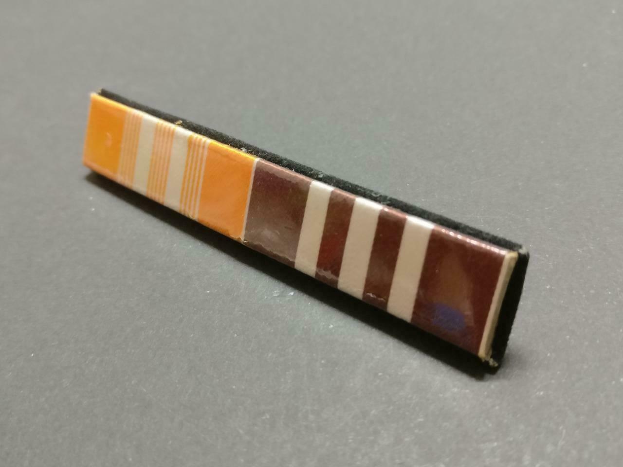 LP888 Vintage Singapore Military Army Brown Orange Stripes Ranking Pin Badge F/S B852
