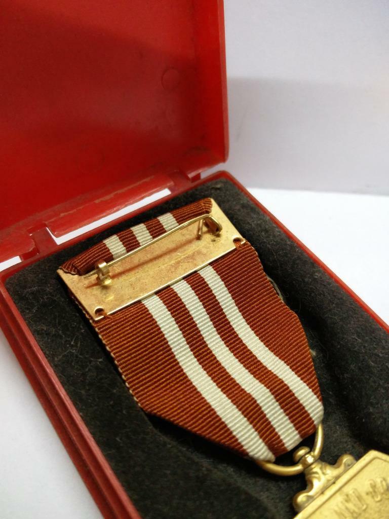 Mega Rare Vintage Singapore Armed Forces Good Service Lion Medal w/ Box (A1559)