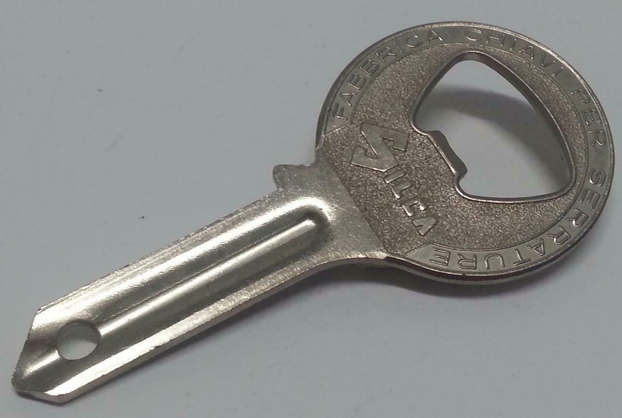 Vintage SILCA Fabbrica Chiavi Per Serrature Beer Opener Key (A911)