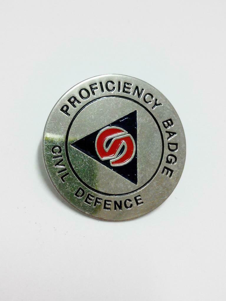 Rare Vintage Singapore Proficiency Badge Civil Defence Pin Badge F/S (B322)