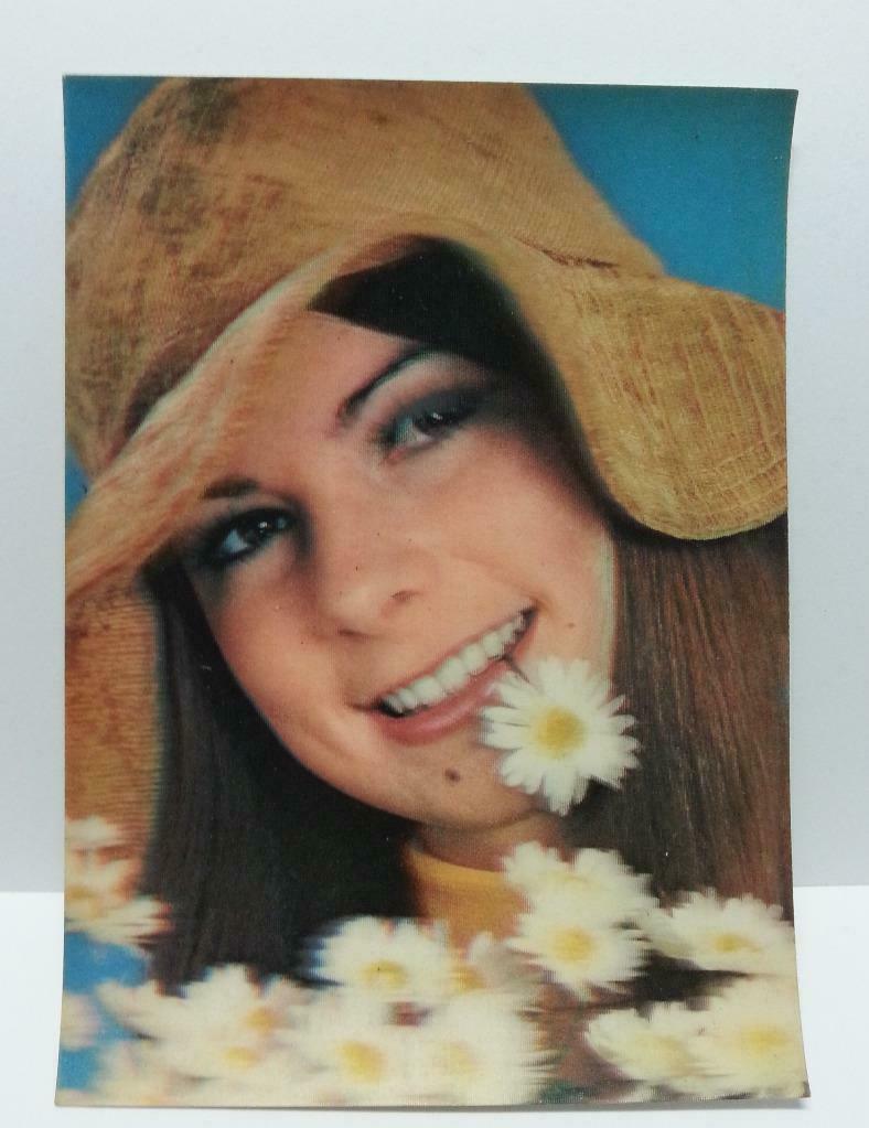 Beautiful Pretty Lady Winking Flowers 3D Lenticular Postcard (AC048)