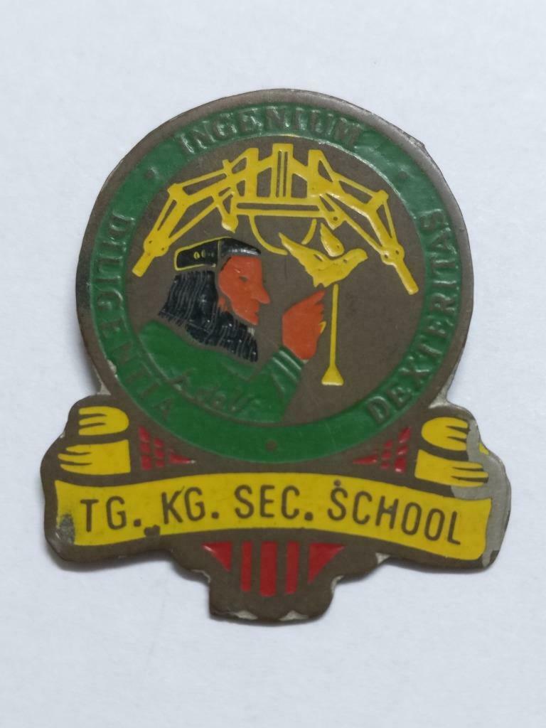 LP888 Vintage TG. KG. Singapore Tanjong Katong Secondary School Pin Badge F/S B919