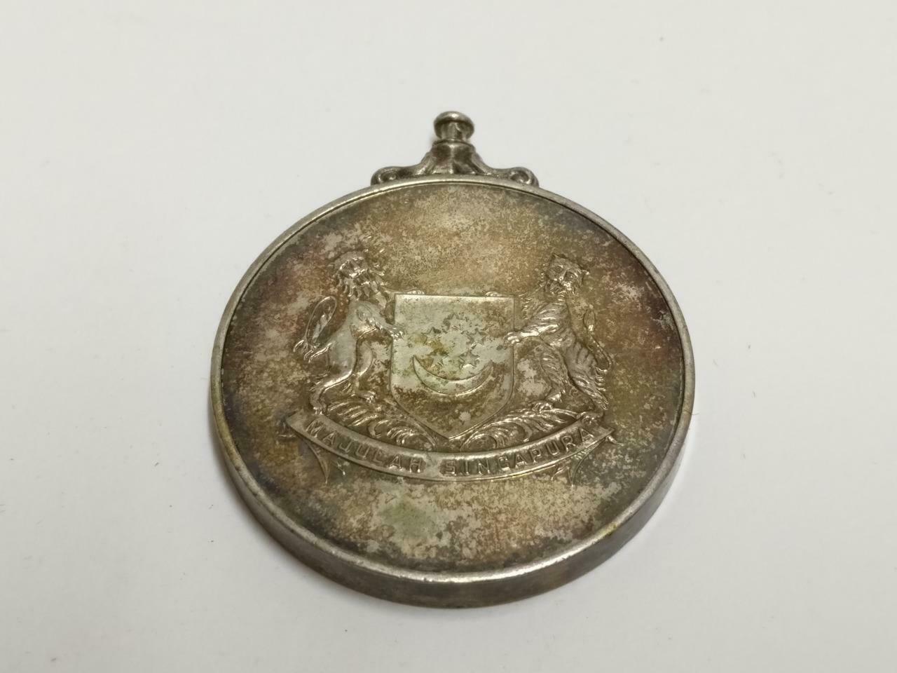 Rare Singapore Majulah Singapura Pingat Perta Hanan Silver Medal Pin Badge C074