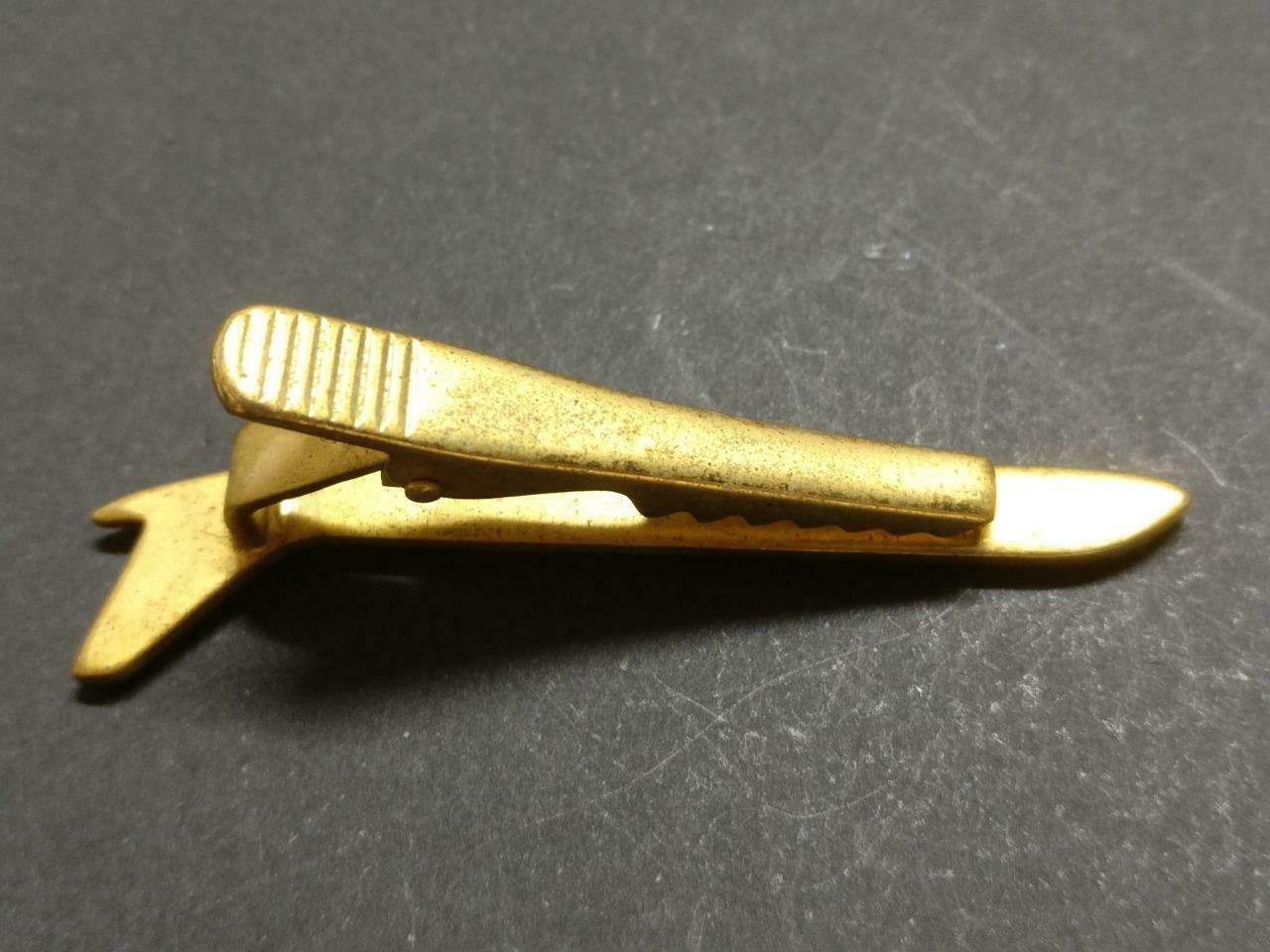 Vintage China Southern Airlines Airplane Gold Tone Tie Pin Clip Souvenir B862