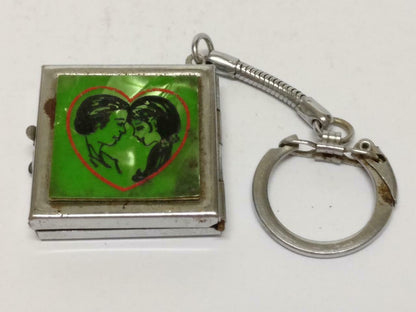 LP888 Rare Vintage Couple Love Heart Photo Locket Metal Keychain Keyring F/S (B689)