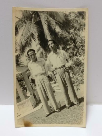 Vintage Overseas Chinese Man At Coconut Tree Outdoors Candid B&W Photo (P475)