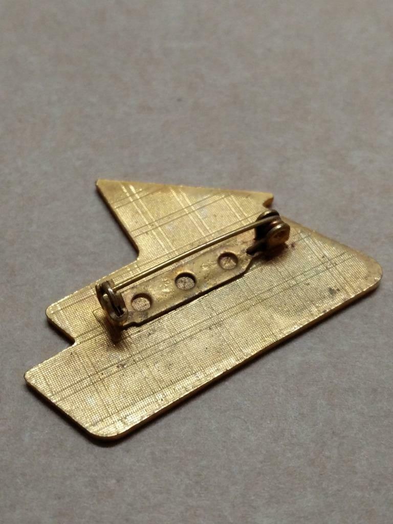 Vintage Singapore Total Defence 1st First Issue Pin Badge (B552)