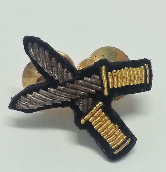 Rare Singapore Army Mini Infantry Pin Badge F/S (B143)