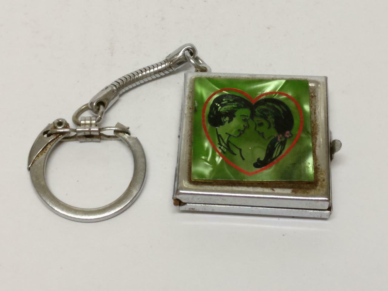 LP888 Rare Vintage Couple Love Heart Photo Locket Metal Keychain Keyring F/S (B689)