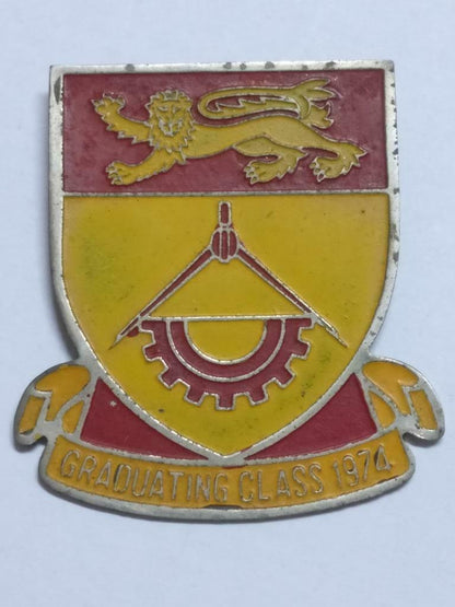 LP888 Vintage 1974 Singapore Polytechnic SP Graduating Class Lion Pin Badge F/S B918