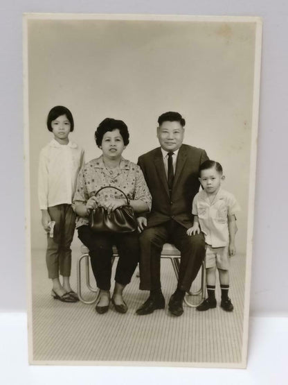 Vtg Asian Chinese Family Parents Suit Tie Kids Studio Portrait B&W Photo (P361)