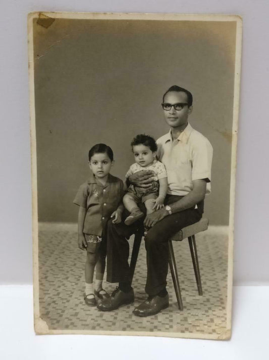 Vintage Asian Indian Family Father Kids Toddler Portrait Studio B&W Photo (P414)