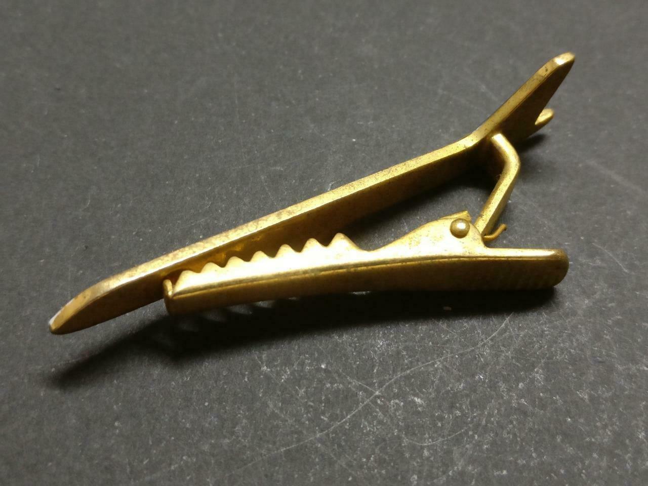 Vintage China Southern Airlines Airplane Gold Tone Tie Pin Clip Souvenir B862