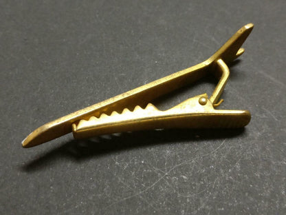Vintage China Southern Airlines Airplane Gold Tone Tie Pin Clip Souvenir B862