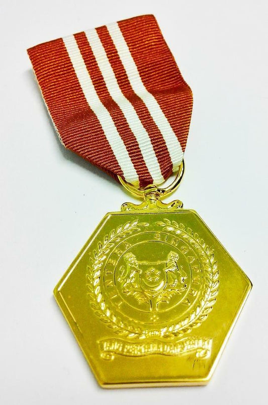 Rare Singapore Long Service & Good Conduct Award Gold Color Medal Badge (A696)
